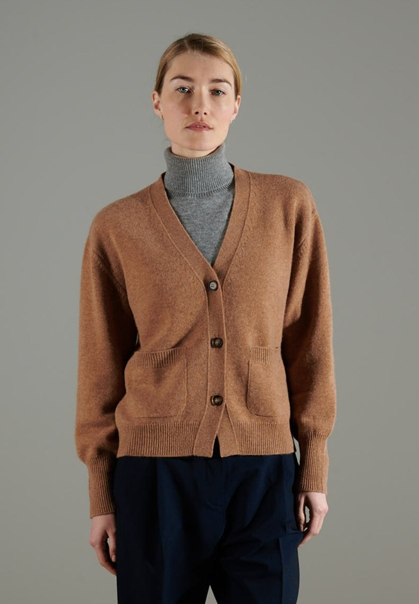 Cardigan col V femme en cachemire 4 fils camel - NAMI 1